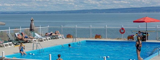 Piscine de l'hôtel Cap aux Pierres